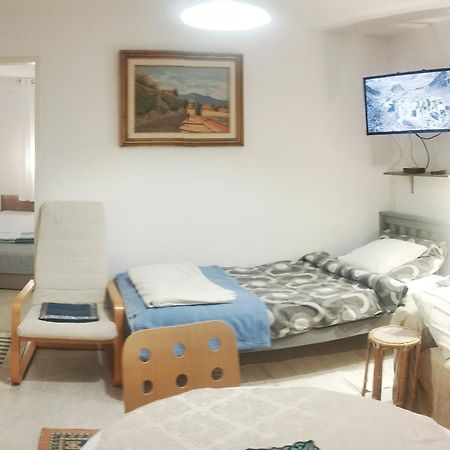 Chorherrn B&B Family Basement Apartment, Breakfast, Free Parking, 5Km From Tulln מראה חיצוני תמונה