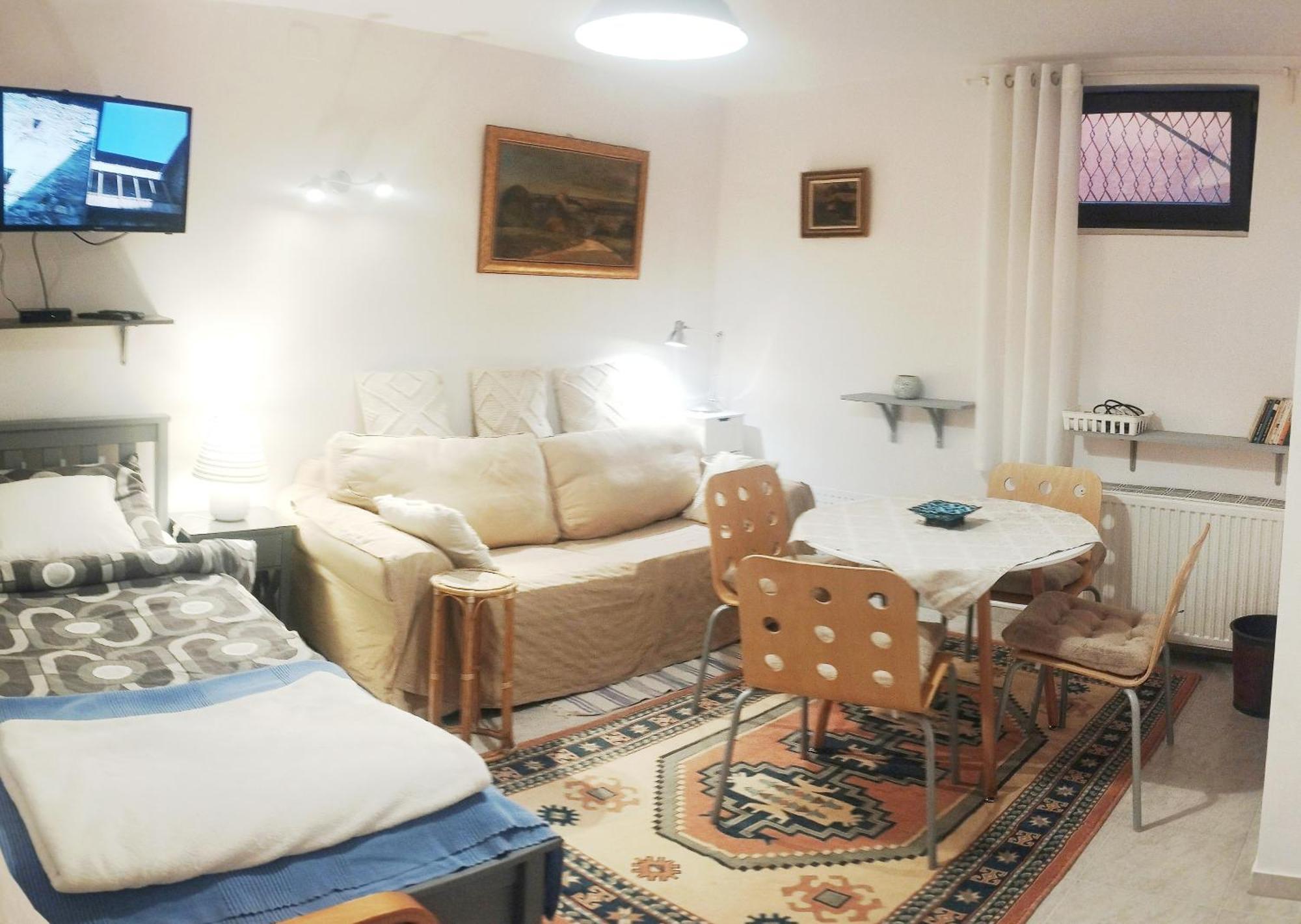 Chorherrn B&B Family Basement Apartment, Breakfast, Free Parking, 5Km From Tulln מראה חיצוני תמונה