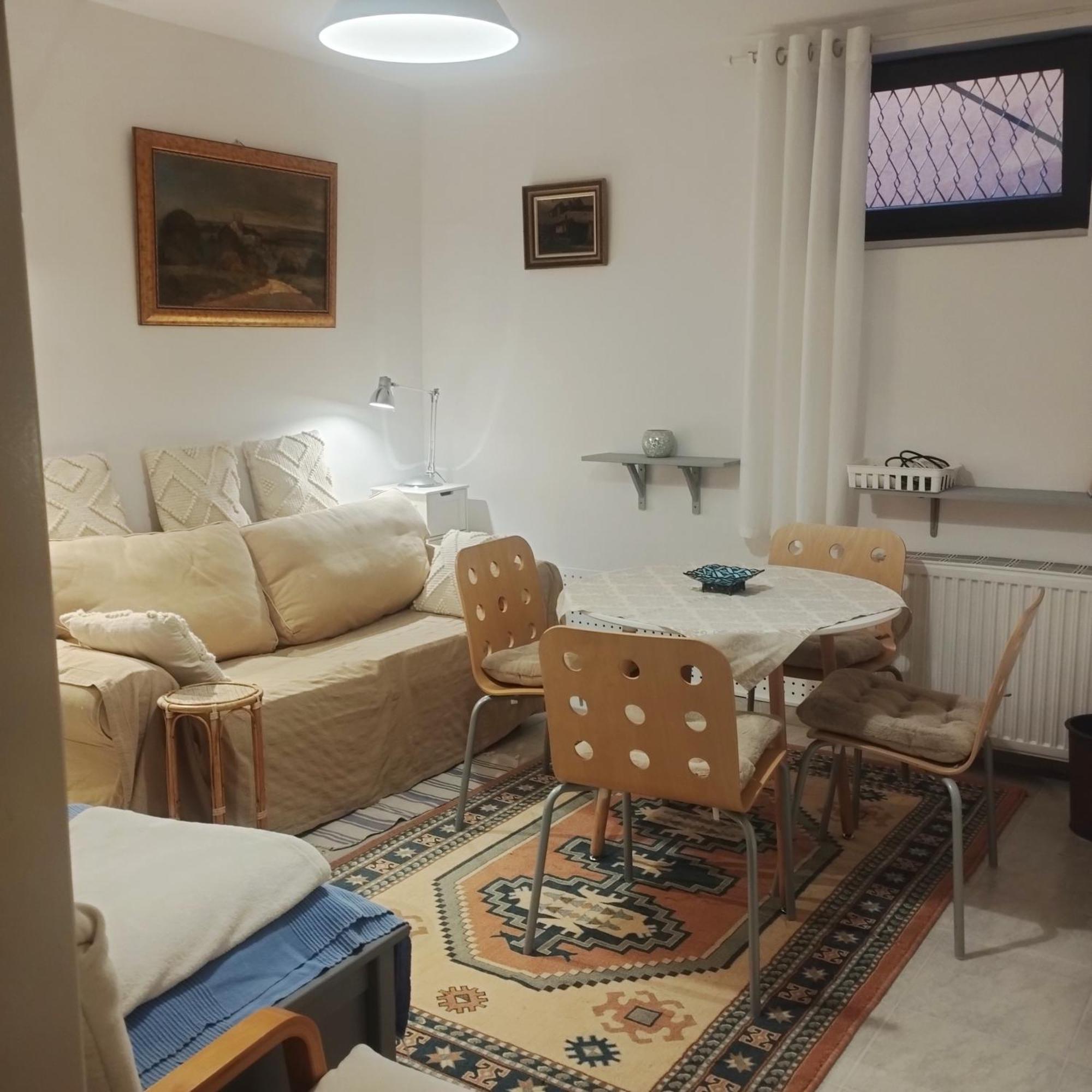 Chorherrn B&B Family Basement Apartment, Breakfast, Free Parking, 5Km From Tulln מראה חיצוני תמונה